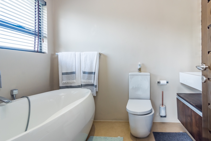 5 Bedroom Property for Sale in Hartebeesfontien AH North West